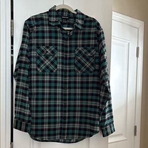 Burton Brighton flannel. Snap buttons. Navy and green